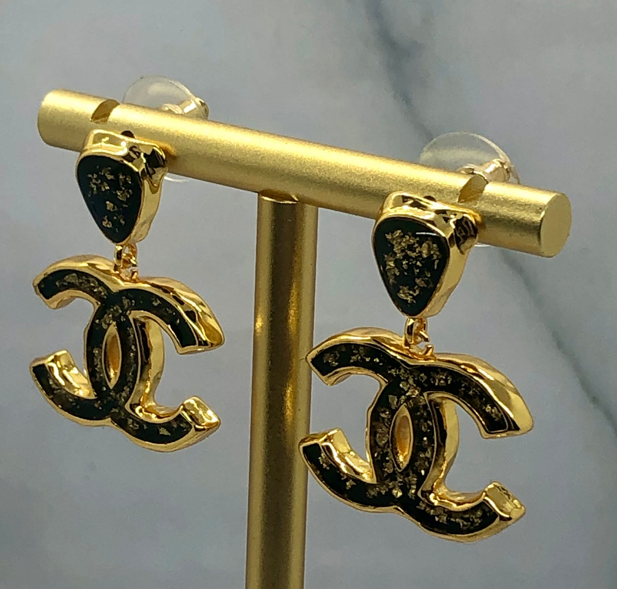 CHANEL CC Gold Flake Pendant Earrings - Pre owned