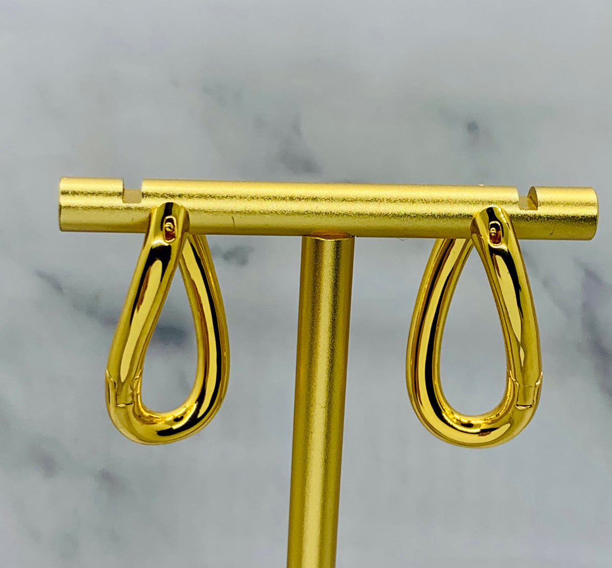 GUCCI Gold Tone Hoop Earrings - Pre owned