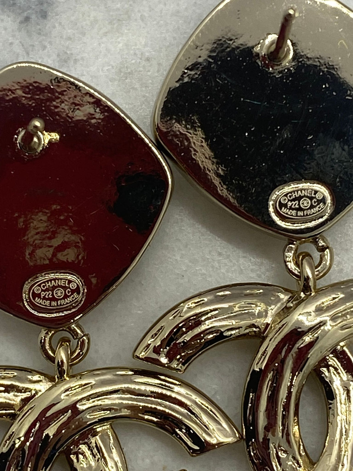 CHANEL CC White Enamel Pendant Earrings - Pre owned