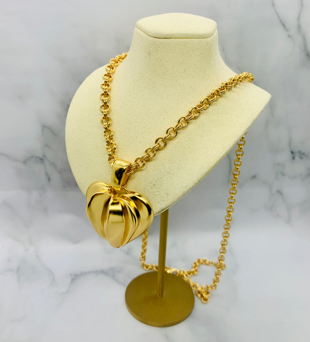 GIVENCHY Vintage Heart Pendant Necklace - Pre owned
