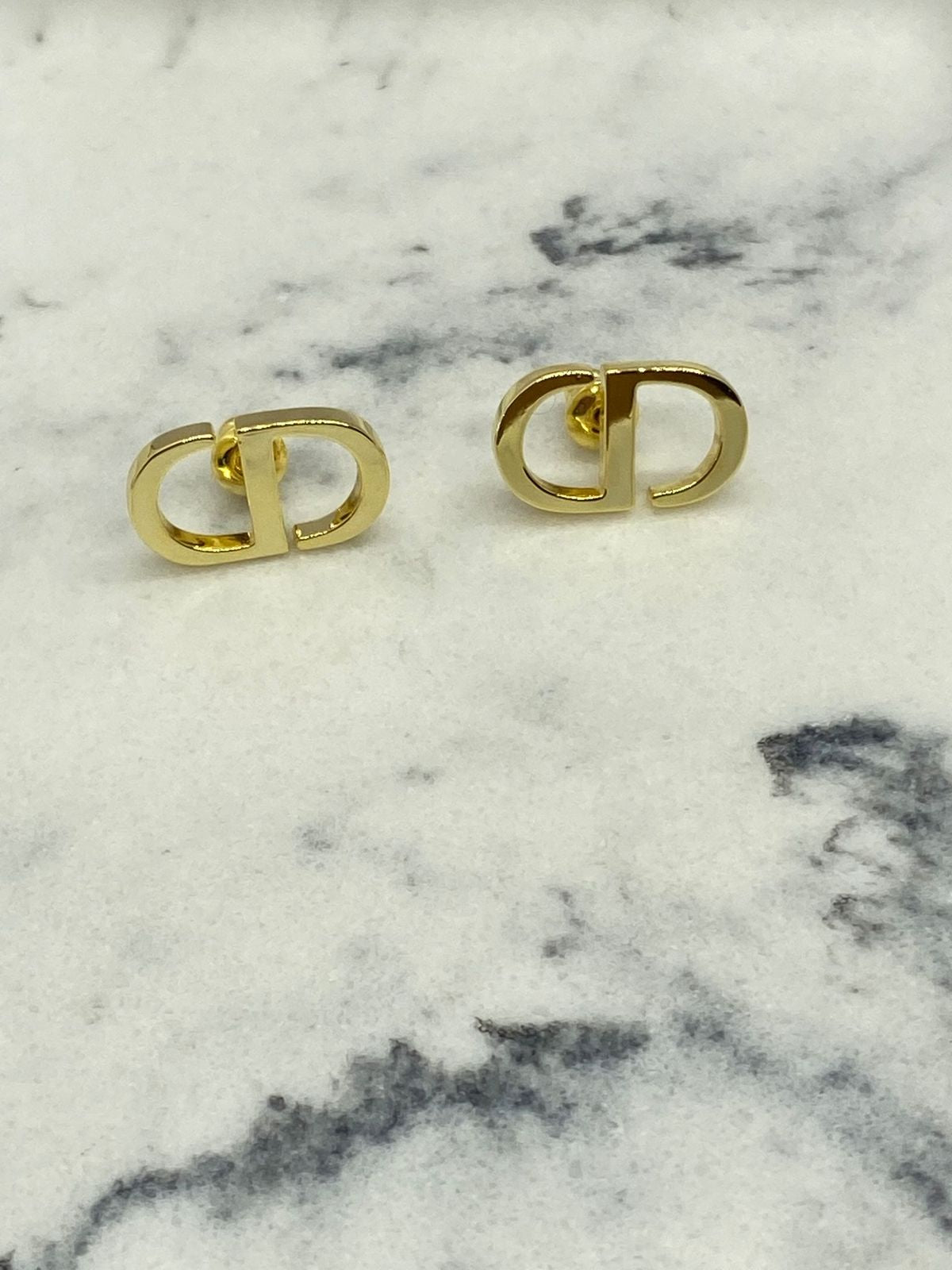 CHRISTIAN DIOR CD Gold Tone Small Earrings - Pre owned