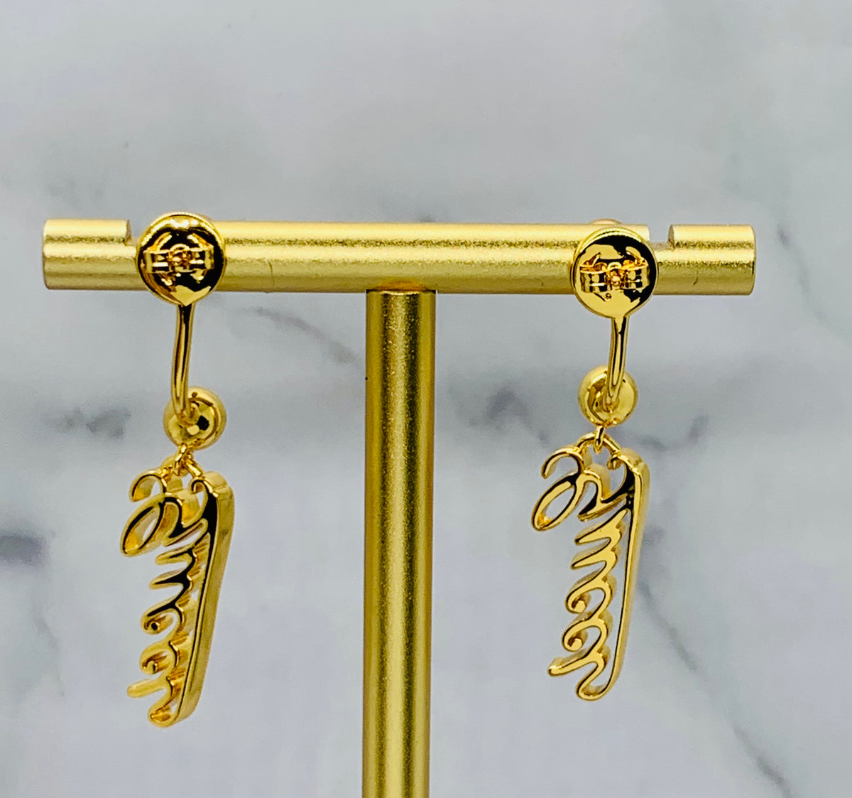 GUCCI Signature Gold Tone Pendant Earrings - Pre owned