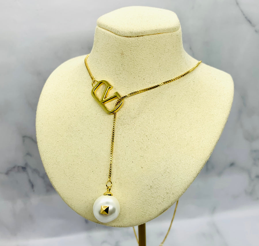 VALENTINO V Pearl Pendant Necklace - Pre owned