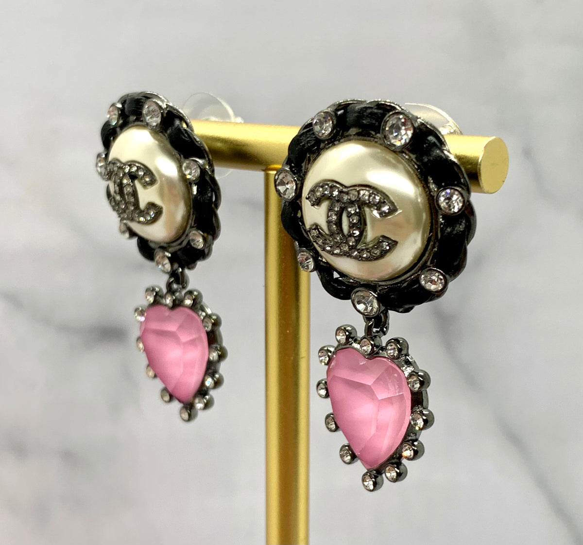 CHANEL CC Heart Pendant Earrings - Pre owned