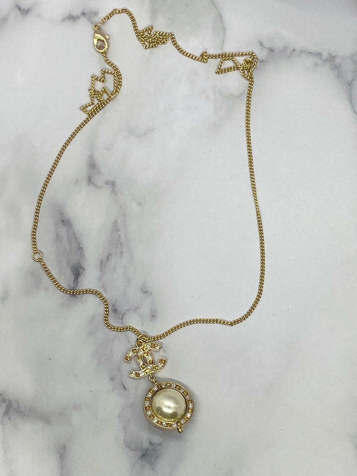 CHANEL CC Rhinestone Pearl Pendant Necklace - Pre owned