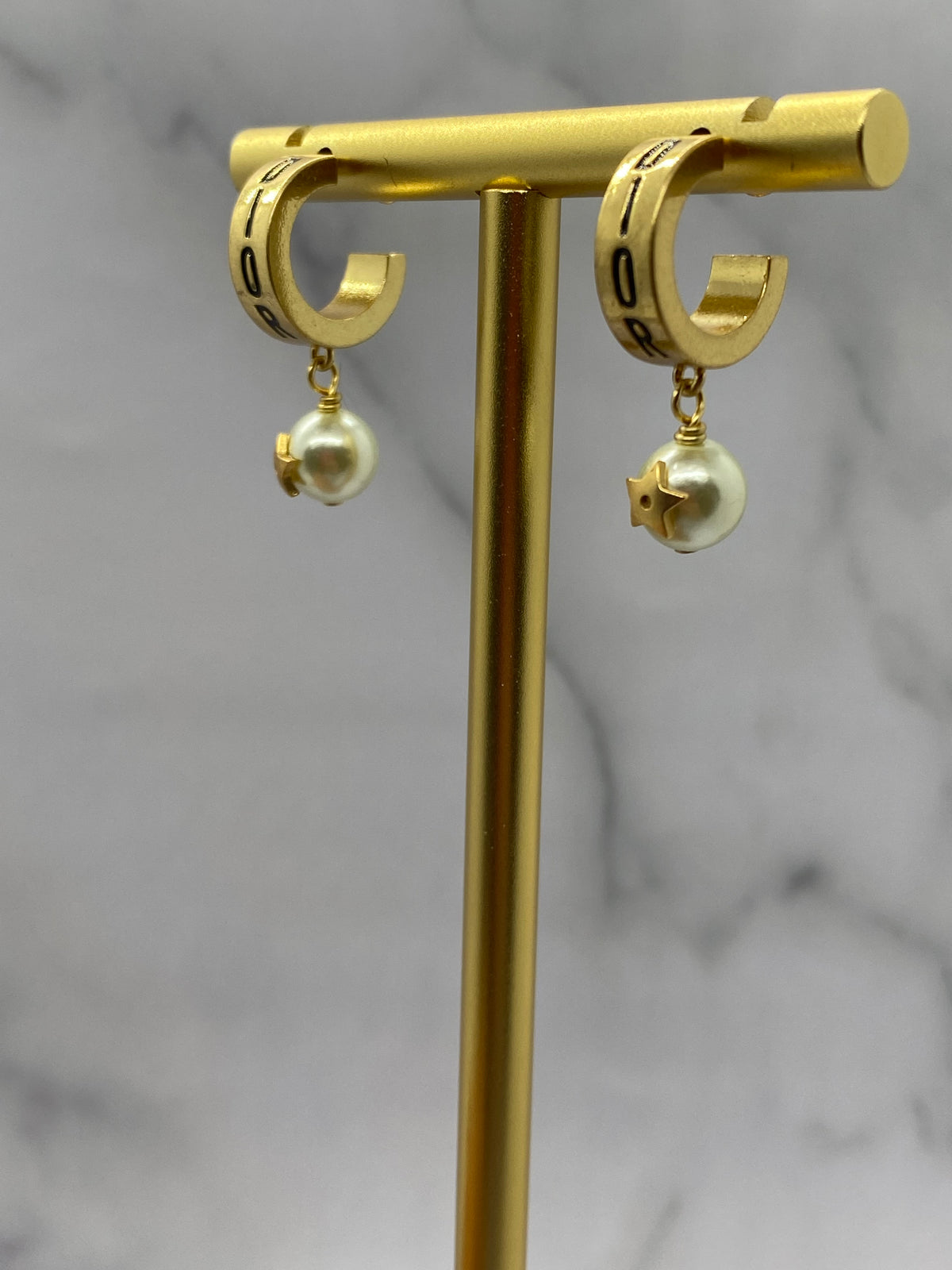 CHRISTIAN DIOR Hoop Pearl Earrings - Pre owned