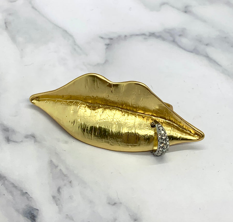 SCHIAPARELLI Pierced Lip Statement Ring - Pre owned
