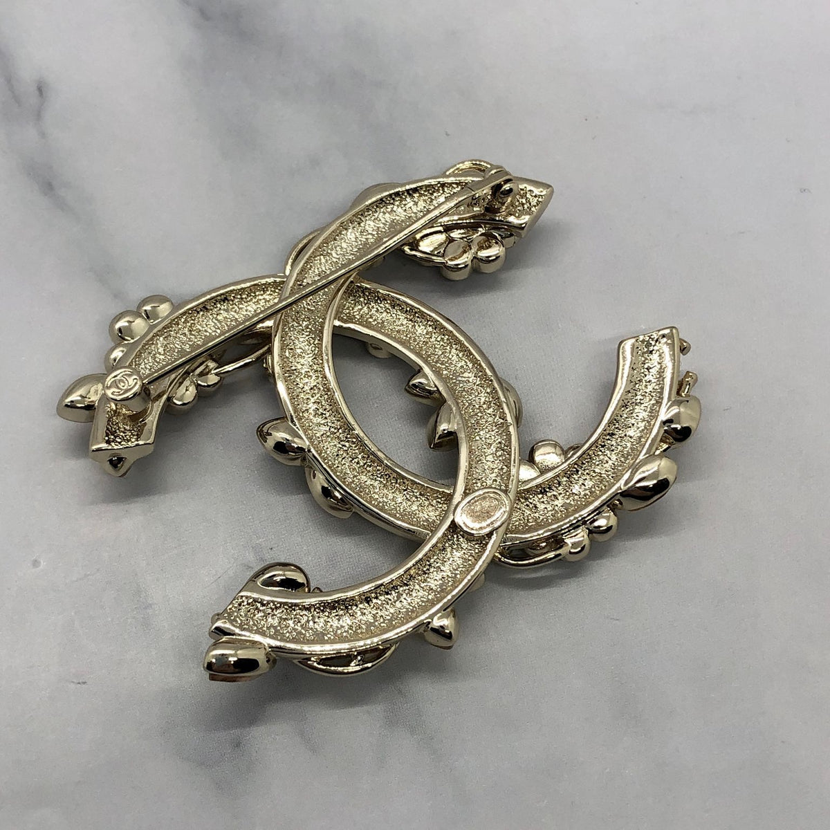 CHANEL CC Floral Rhinestone Brooch Pin - Pre owned