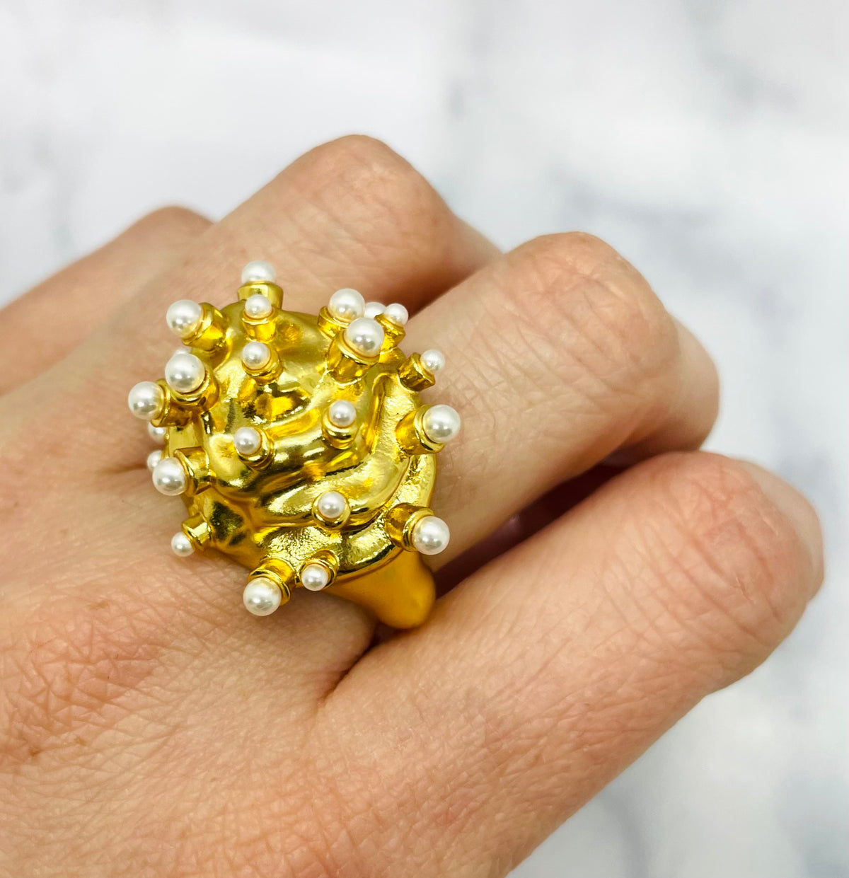 SCHIAPARELLI Pearl Statement Ring Adjustable size 7 - Pre owned