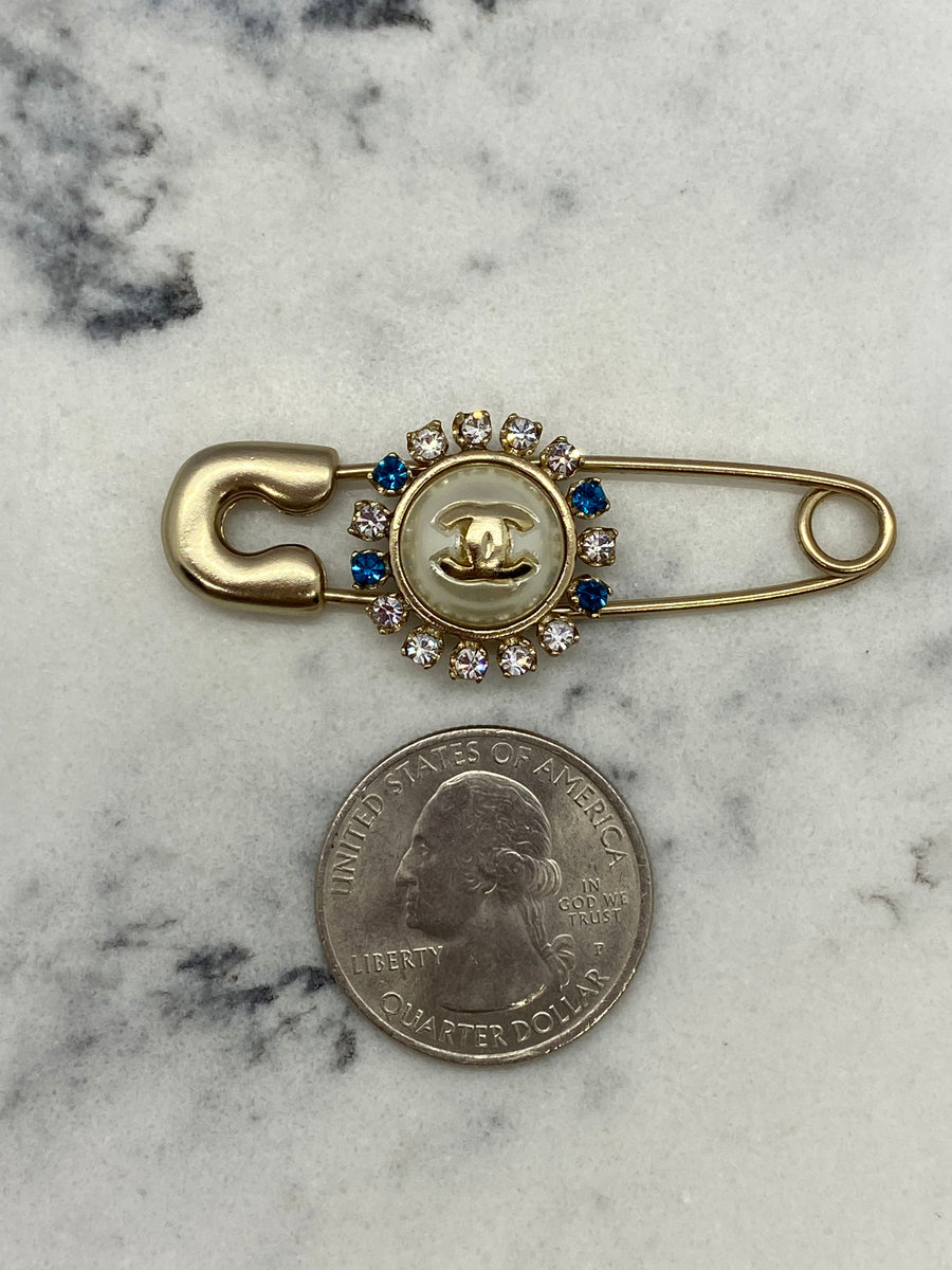 CHANEL CC Small Safety Pin Rhinestone Brooch - USED