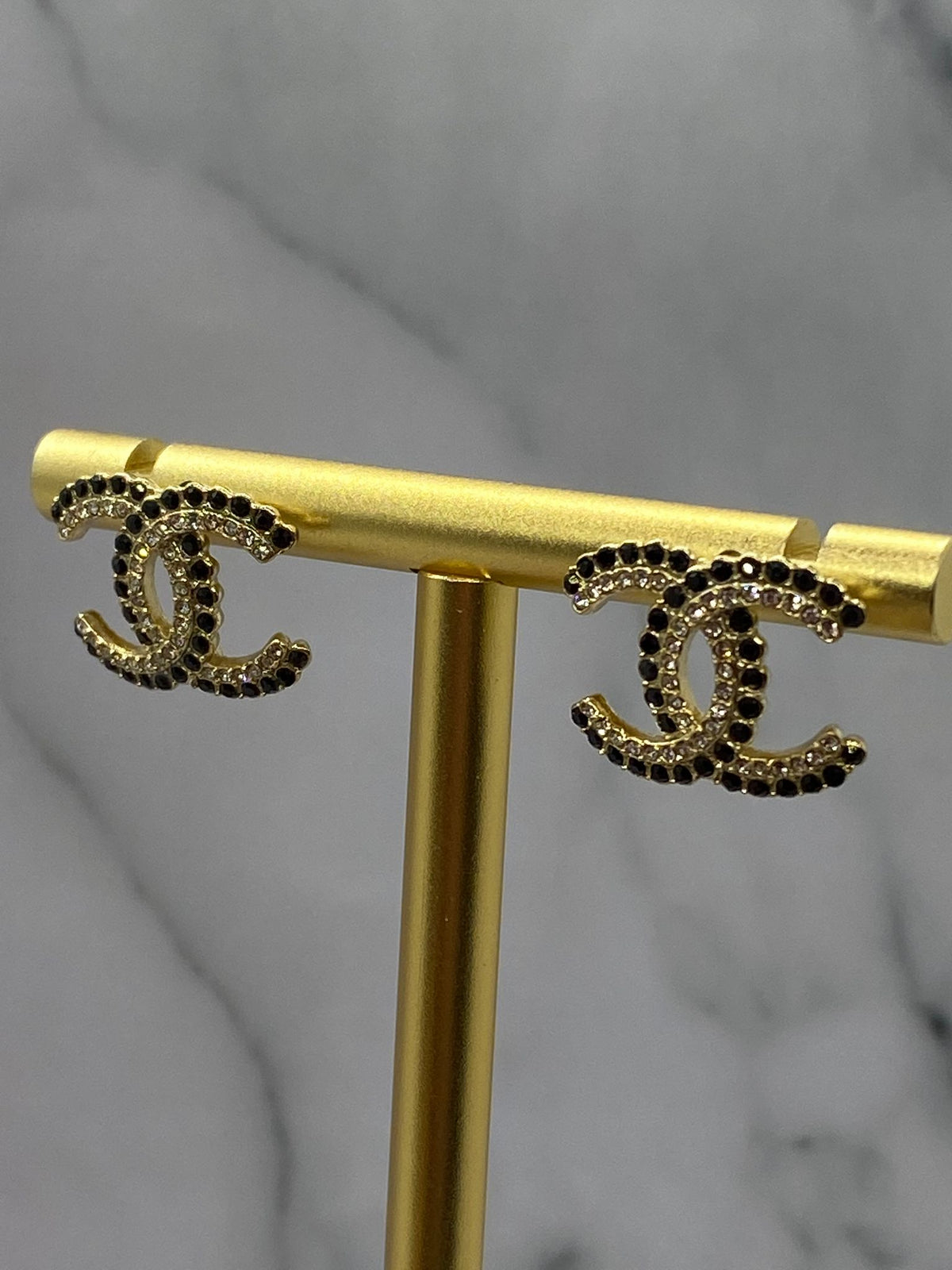 CHANEL CC Black Rhinestone Earrings - Pre owned /