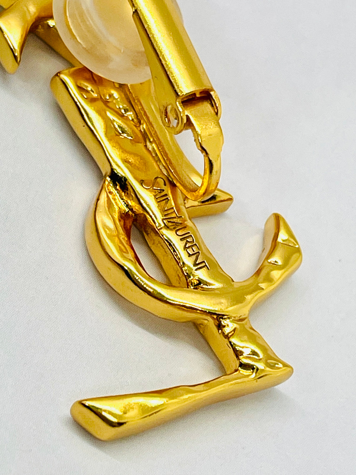 YSL YVES SAINT LAURENT Cassandre hammered single clip earring