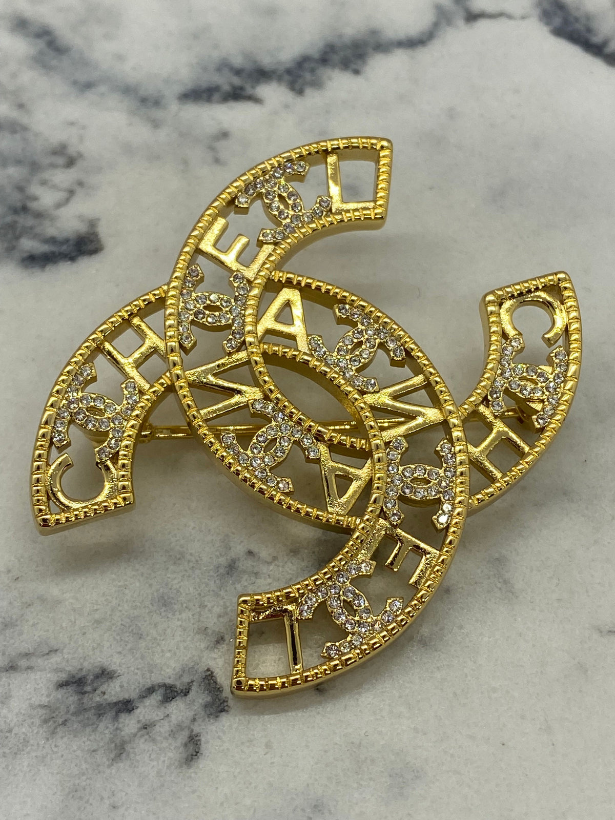 CHANEL CC Gold Tone Rhinestone Brooch Pin - Pre owned