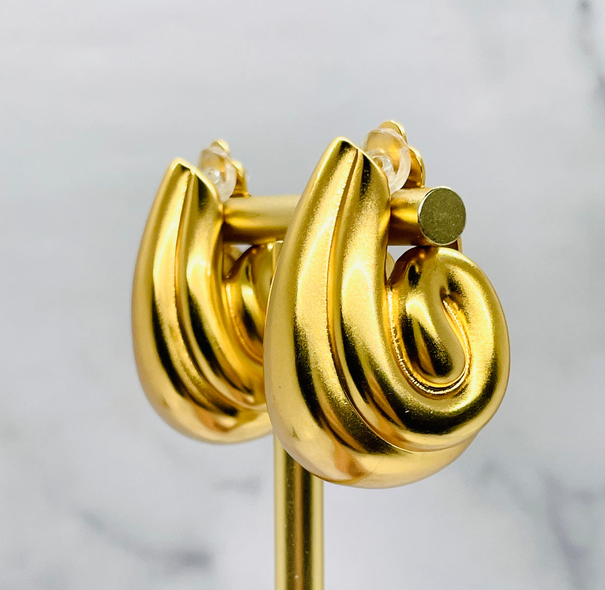 YSL YVES SAINT LAURENT Vintage Gold Tone Clip On Earrings - Pre-Owned