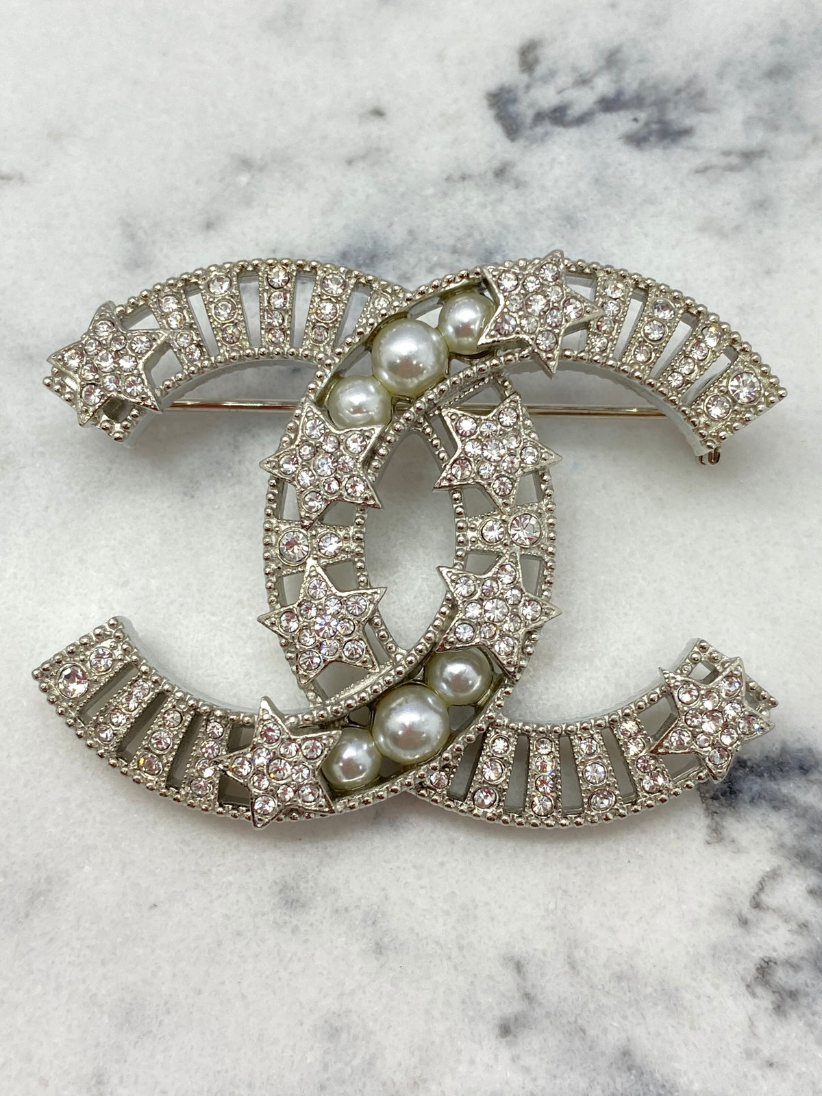 CHANEL CC Silver Tone Star & Pearl Brooch Pin - Pre owned