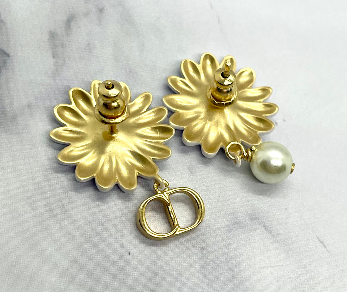 CHRISTIAN DIOR CD Garden Daisy Earrings - Pre Owned