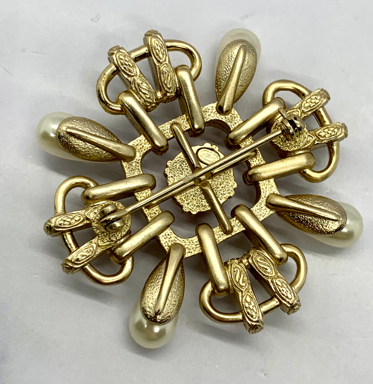 CHANEL CC Pearl Cross Brooch Pin - Pre owned