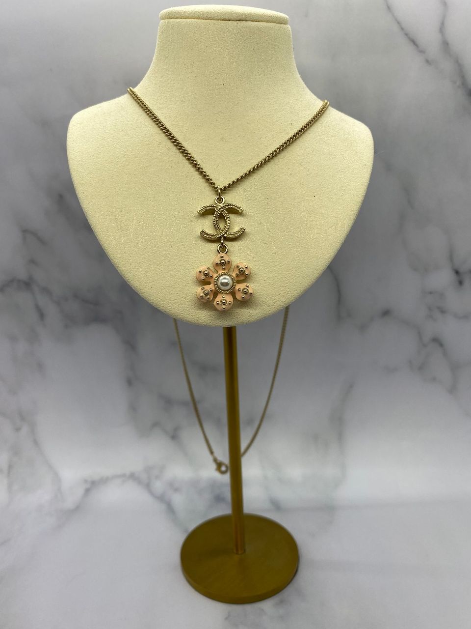 CHANEL CC 2018 Flower Pendant Charm Necklace - USED