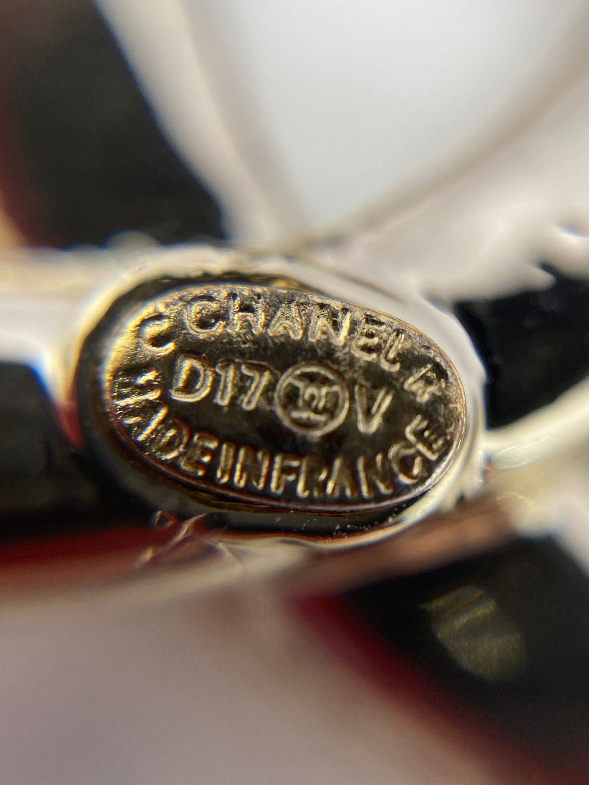 CHANEL CC Aztec Vintage Brooch Pin - Pre owned