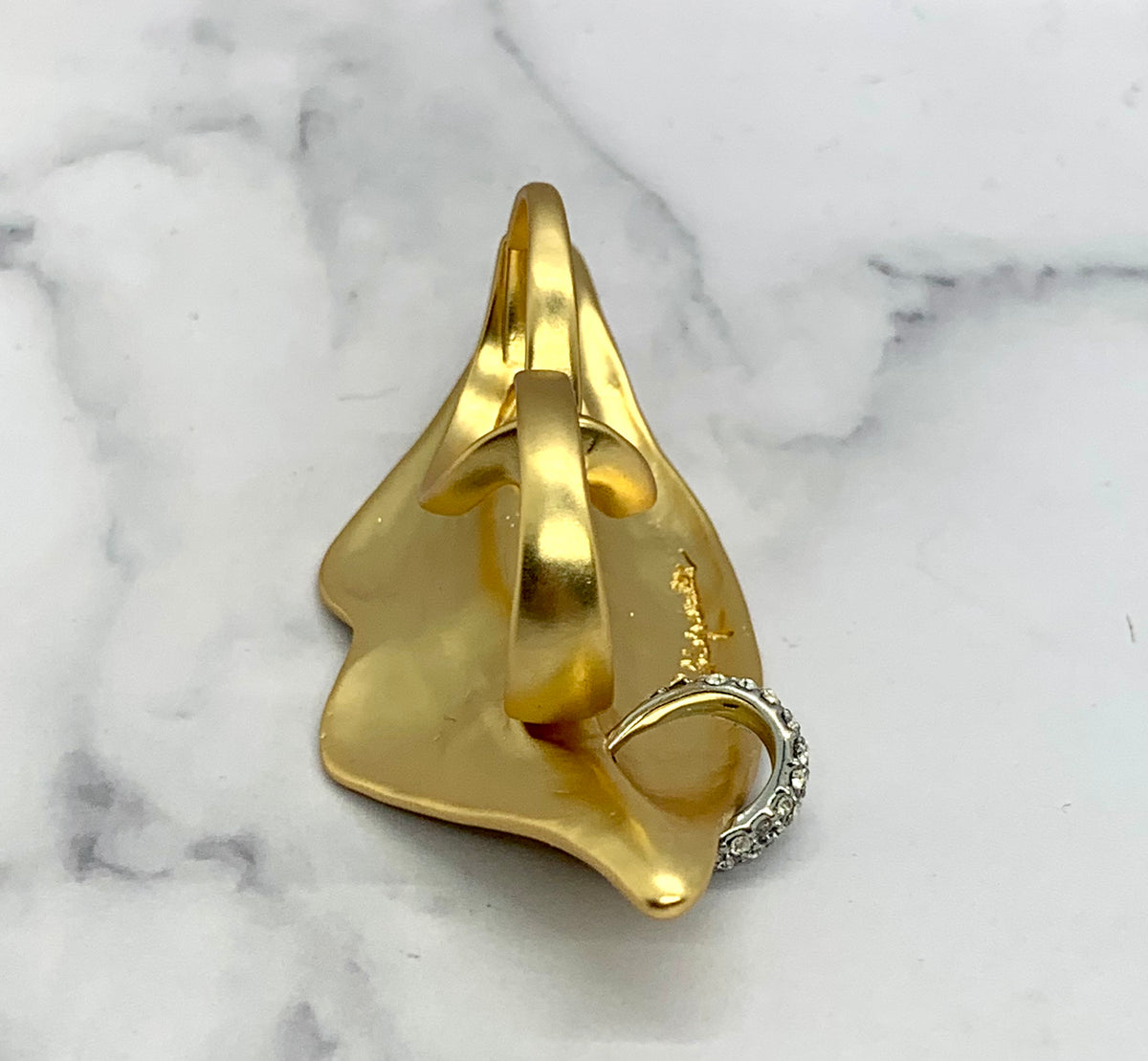 SCHIAPARELLI Pierced Lip Statement Ring - Pre owned