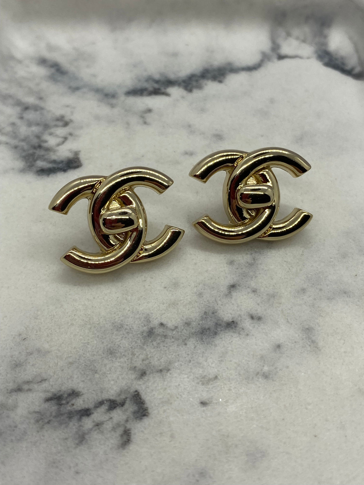 CHANEL CC Light Gold Turn Key Earrings - Pre owned