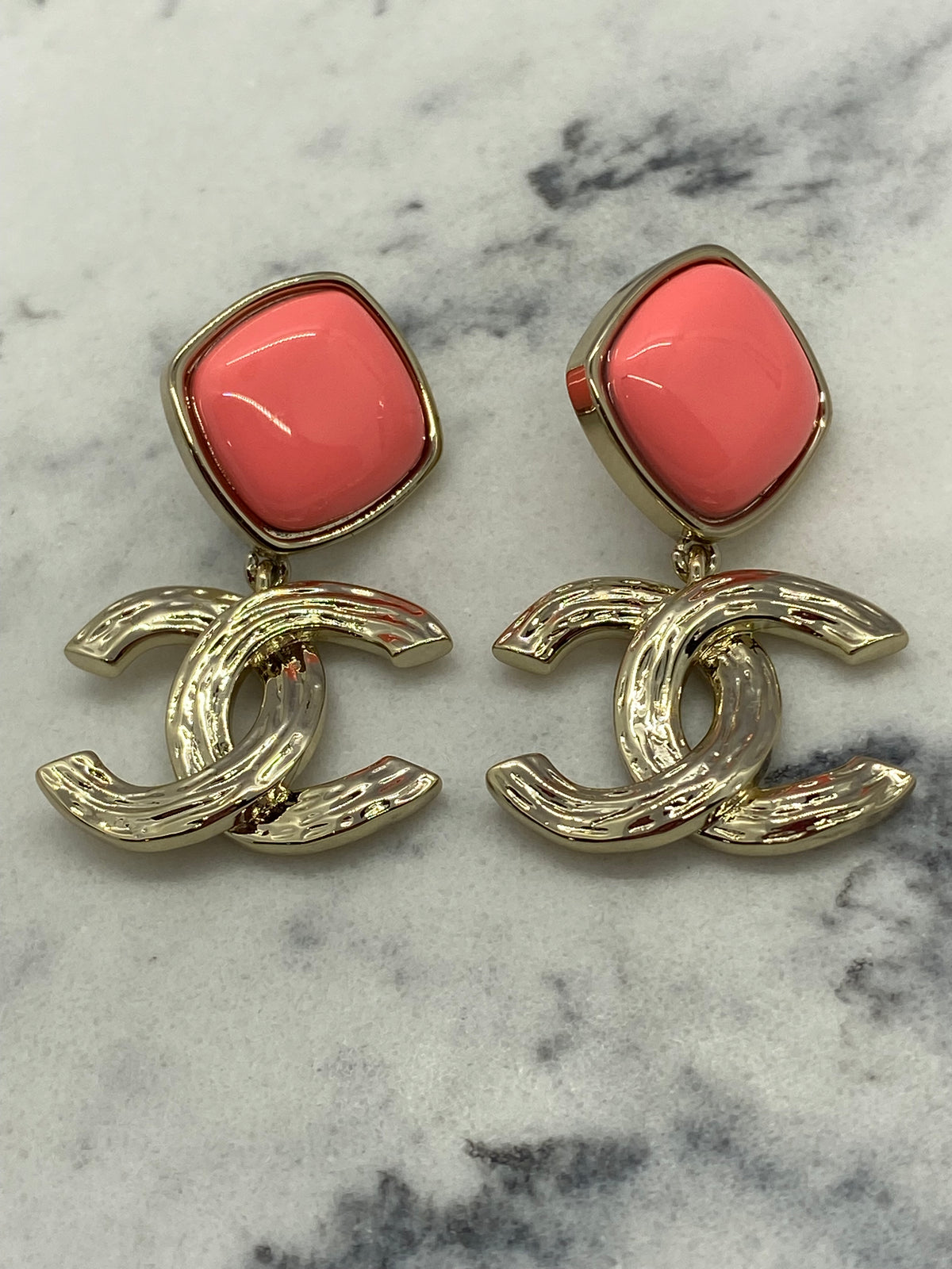 CHANEL CC 2022 Pink Pendant Earrings - Pre owned
