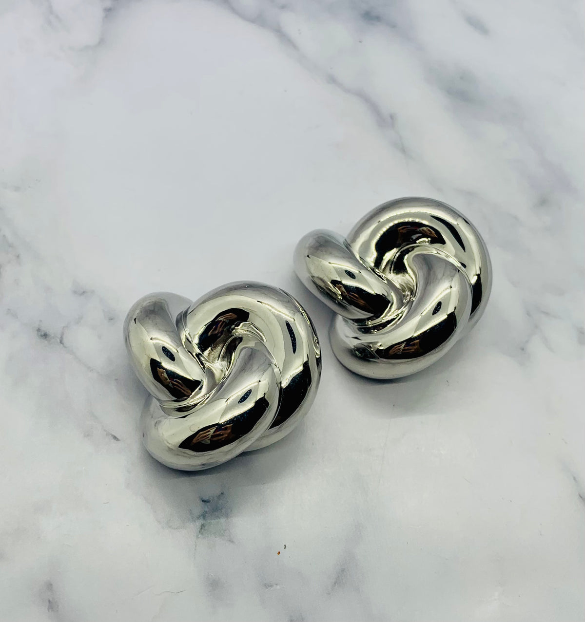 YSL YVES SAINT LAURENT Silver Knot Clip On Earrings - Pre owned