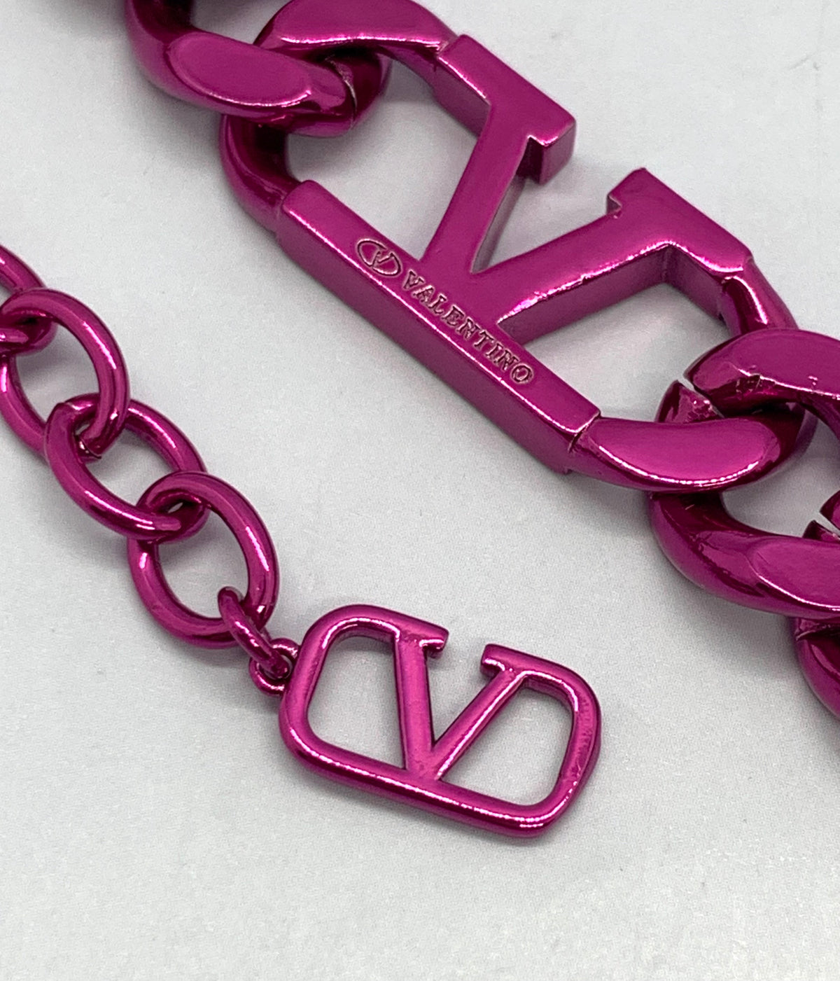 VALENTINO V Pink Chain Necklace - Pre owned