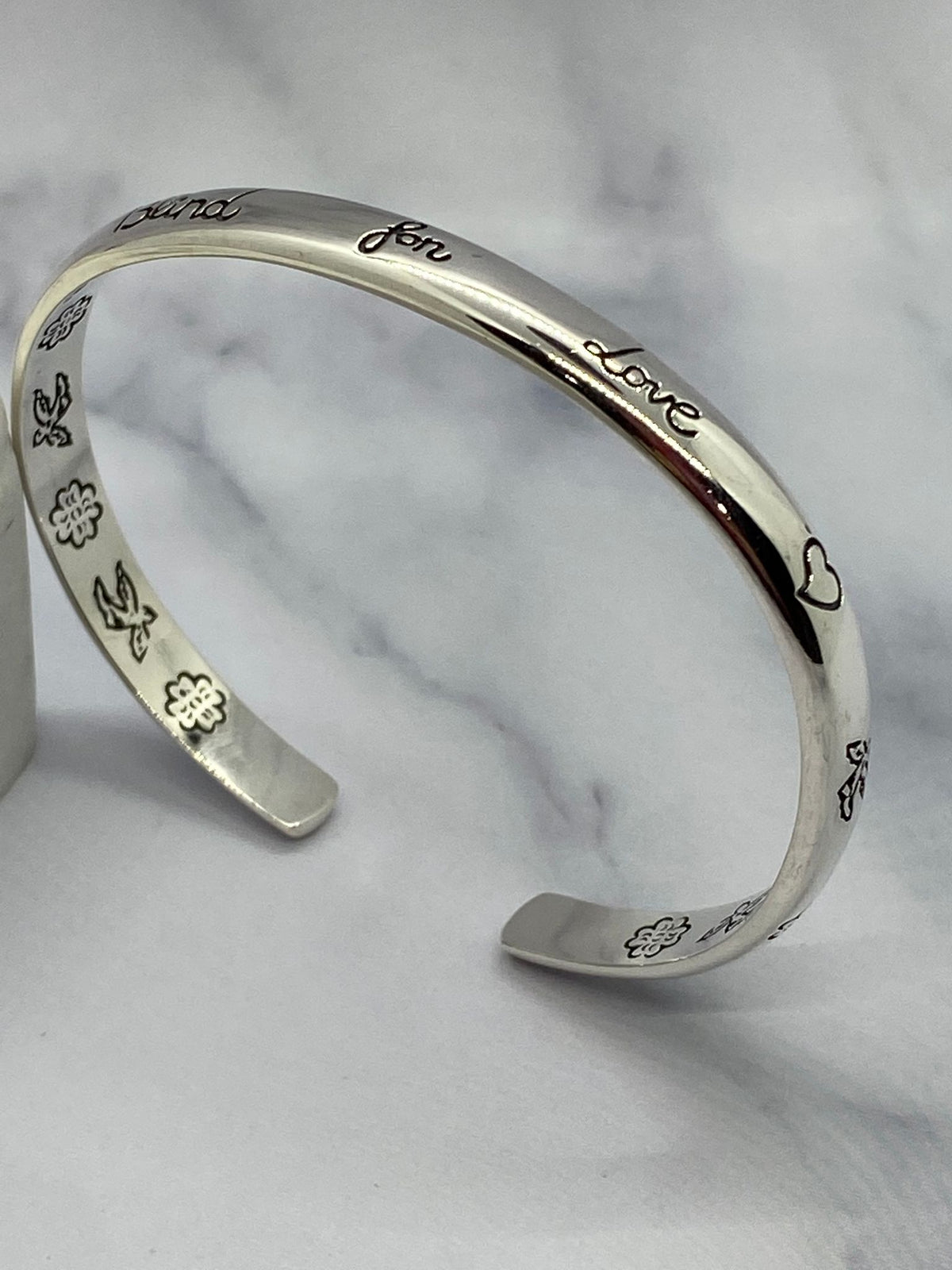 GUCCI silver Tone Blind For Love Cuff Bracelet - USED