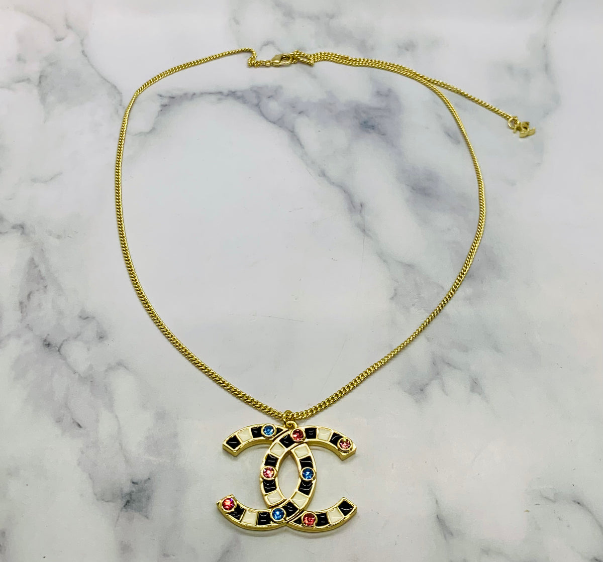 CHANEL CC Enamel Pendant Necklace - Pre owned
