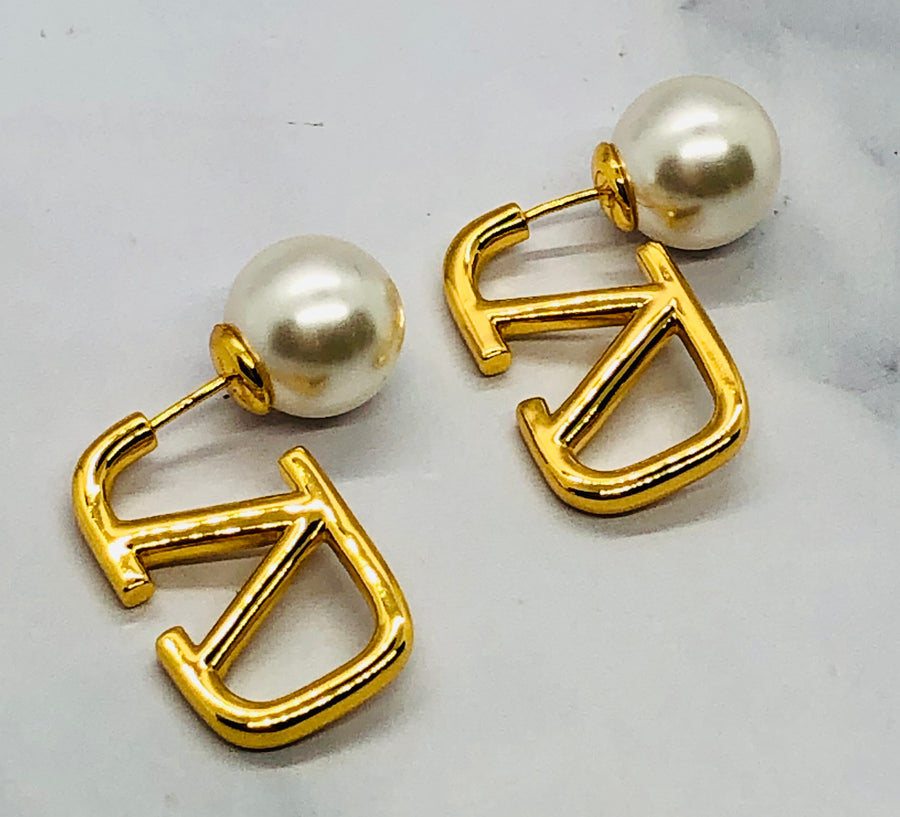 VALENTINO V Pearl Earrings - Pre owned