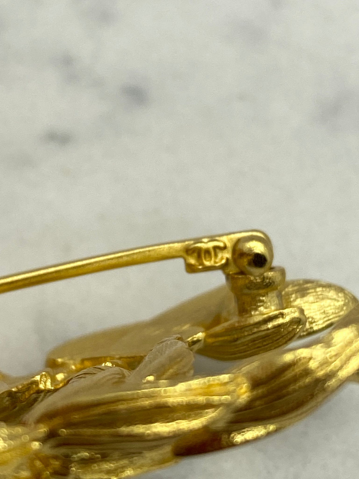 CHANEL CC Gold Leaf Rhinestone Brooch Pin - Pre owned