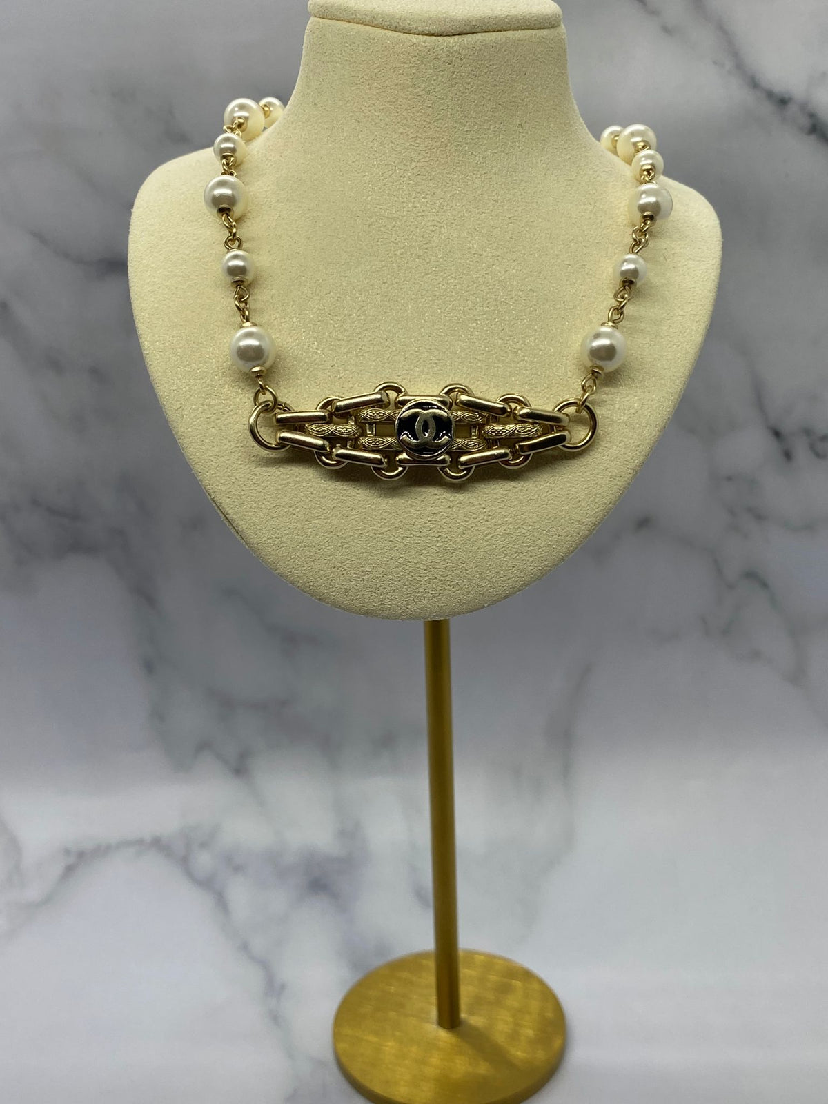 CHANEL CC Pearl Trim Necklace - Pre owned
