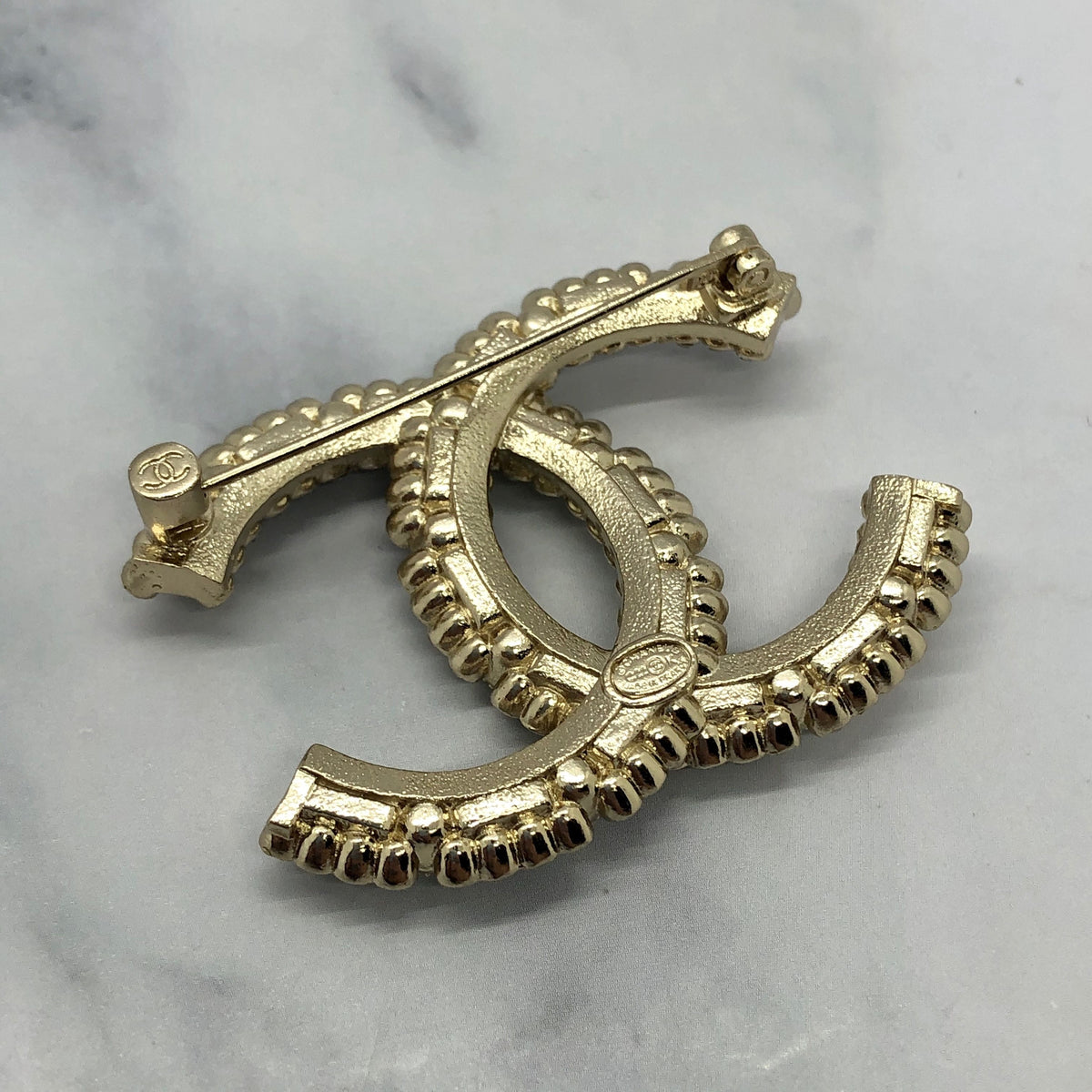CHANEL CC Rhinestone & Pearl Trim Brooch Pin - Pre owned