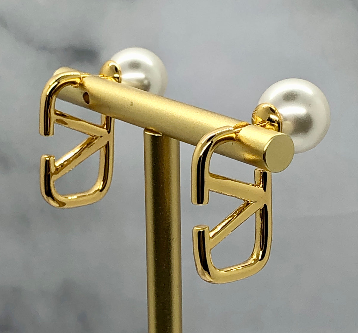 VALENTINO V Pearl Earrings - Pre owned
