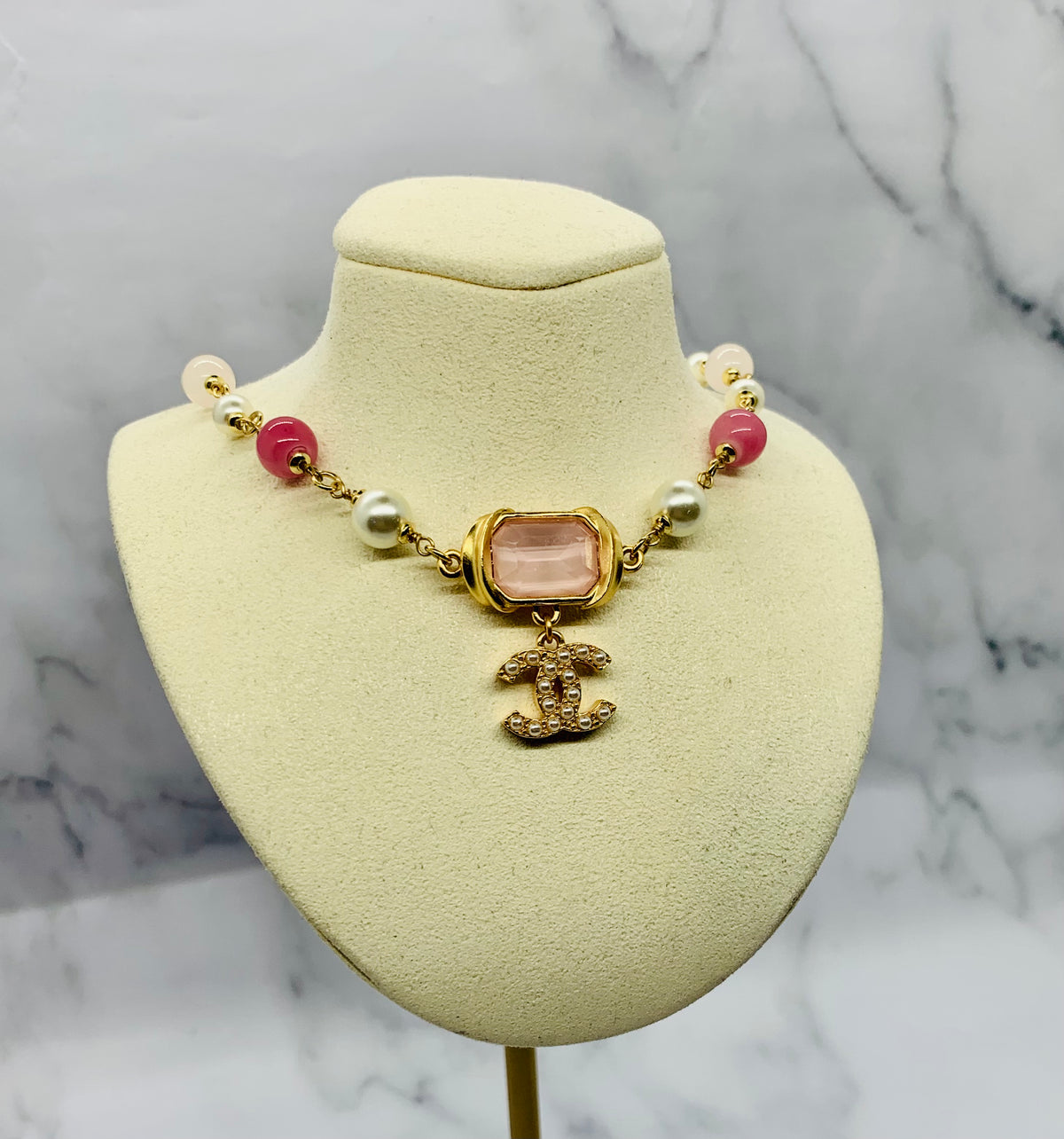 CHANEL CC Pink Rhinestone Necklace - Pre owned