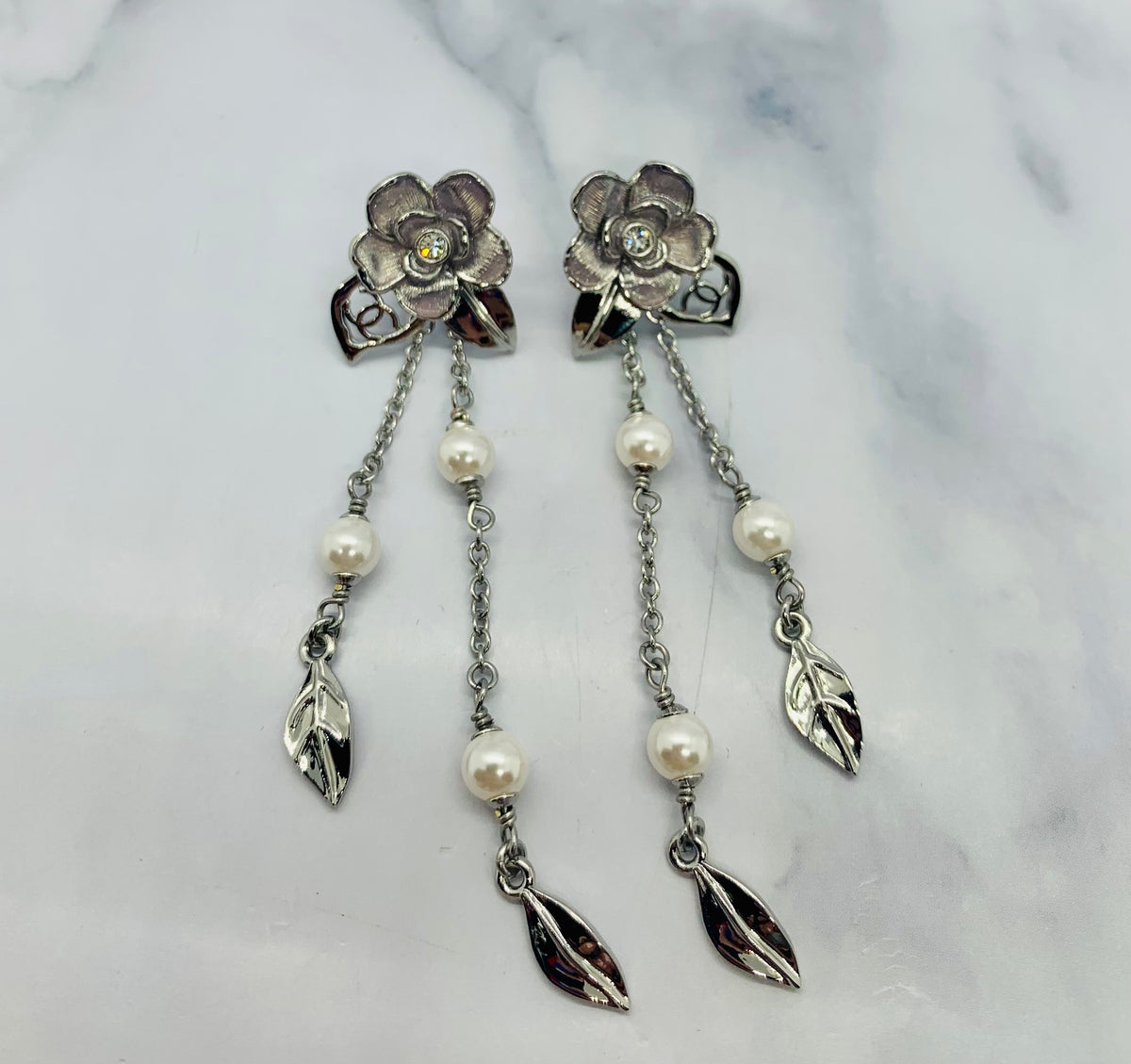 CHANEL CC Flower Pendant Earrings - Pre owned
