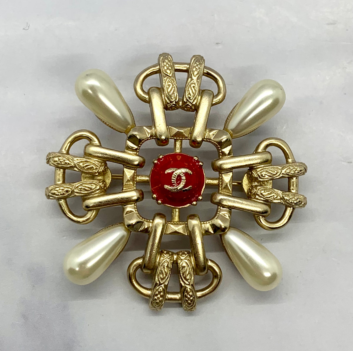 CHANEL CC Pearl Cross Brooch Pin - Pre owned