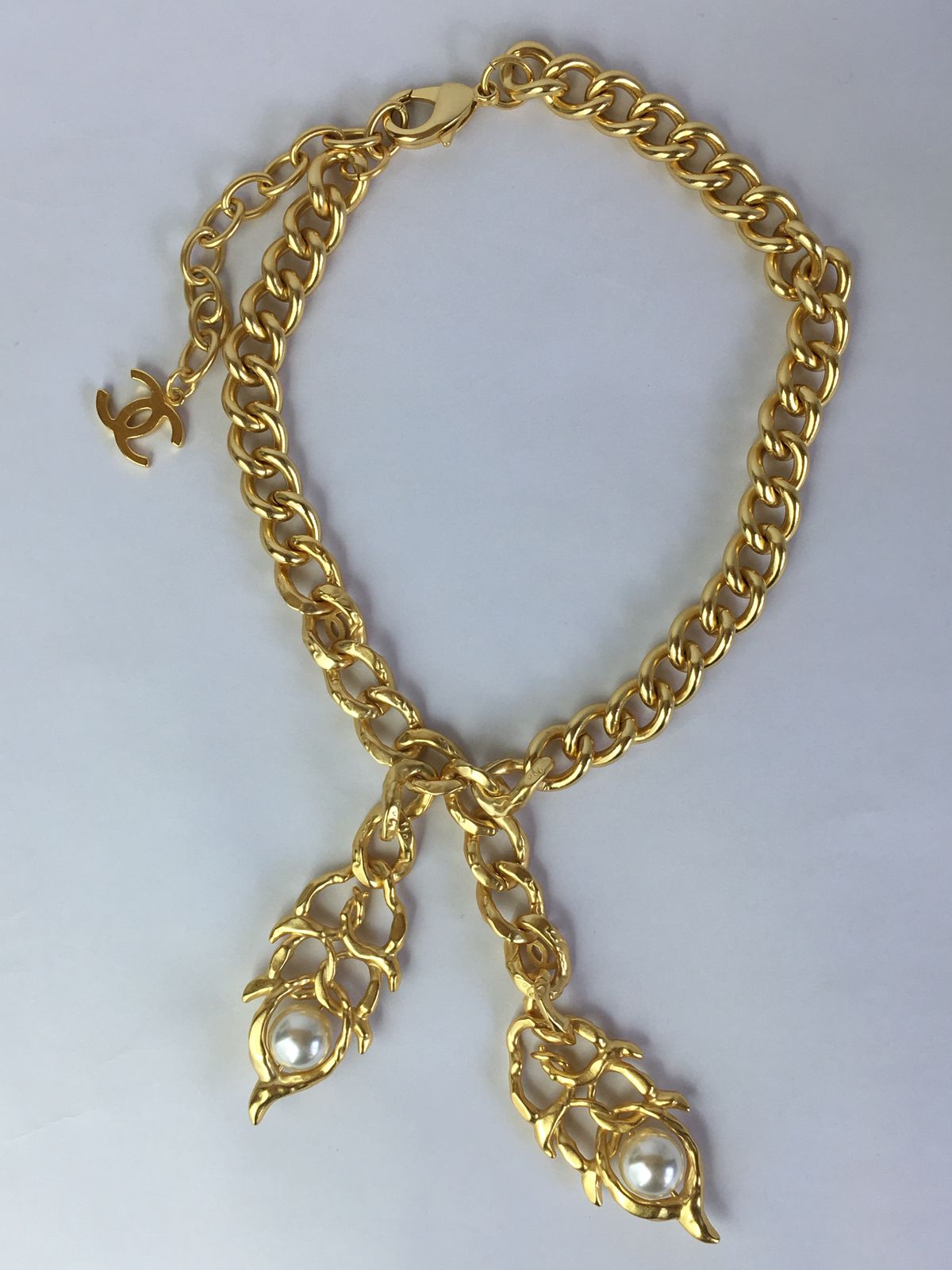 CHANEL CC 2019 Gold Tone Pearl Trim Necklace - Pre owned