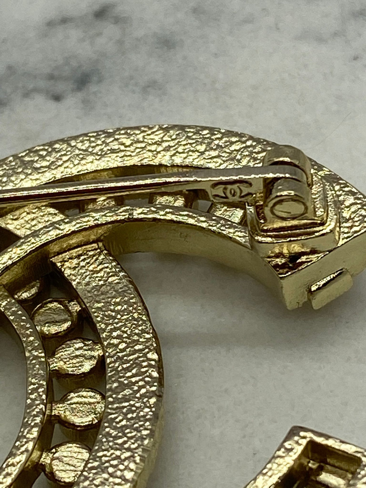 CHANEL CC Pale Gold Tone Rhinestone Trim Brooch Pin - Pre owned