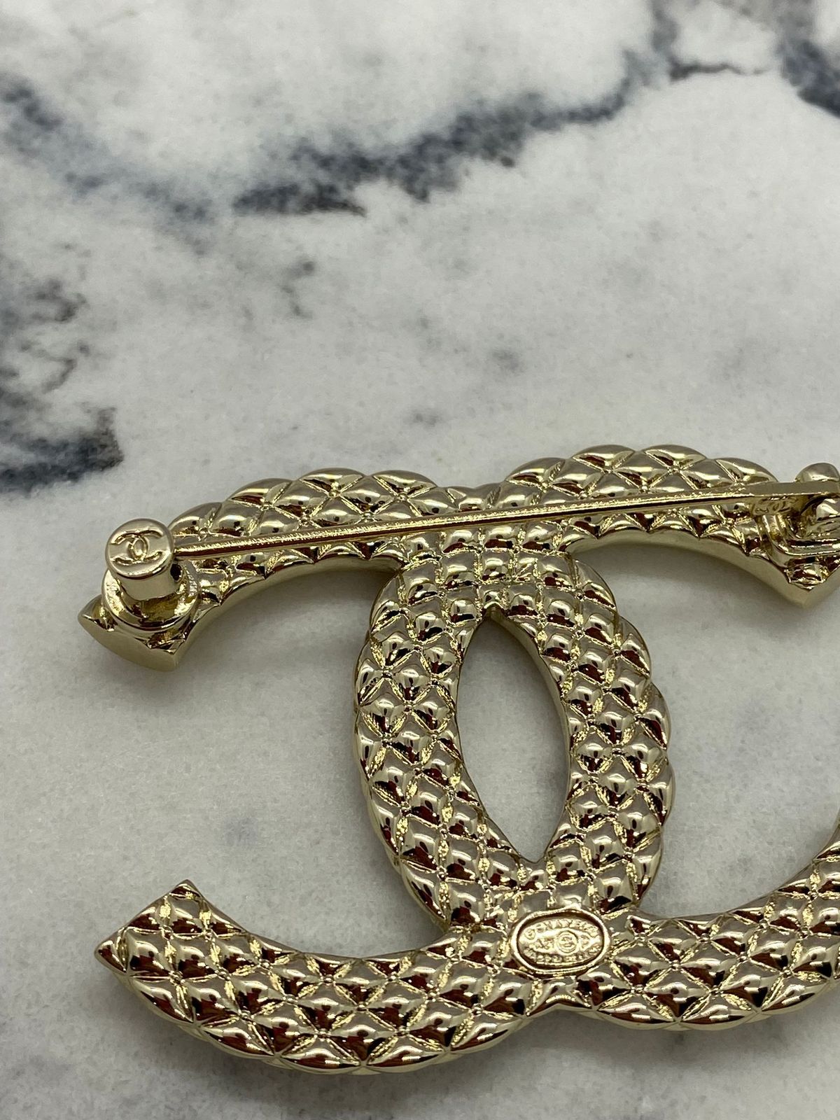 CHANEL CC Pale Gold Rhinestone Brooch Pin - Pre owned