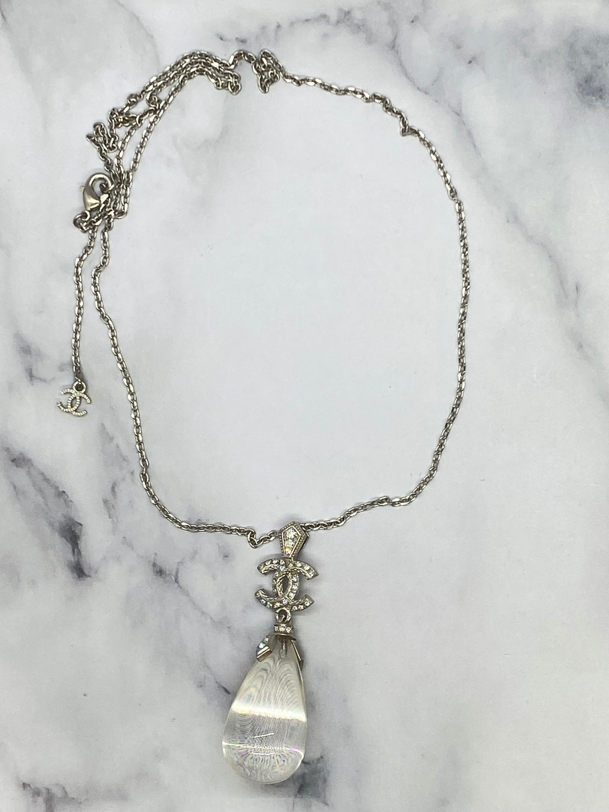 CHANEL CC 2018 Clear Pendant Tear Drop Necklace - Pre owned