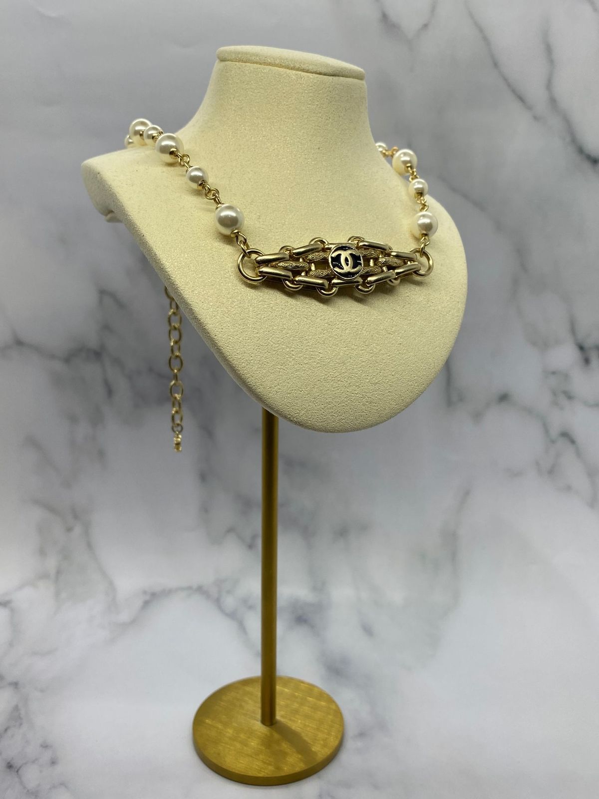 CHANEL CC 2017 Pearl Elaborate Necklace - USED