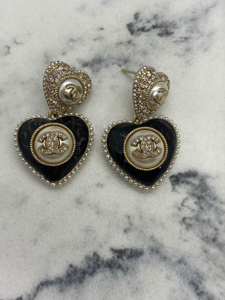 CHANEL CC Heart Pendant Earrings - Pre owned