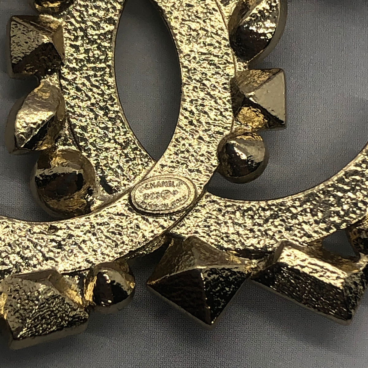 CHANEL CC Rhinestone Brooch Pin - USED