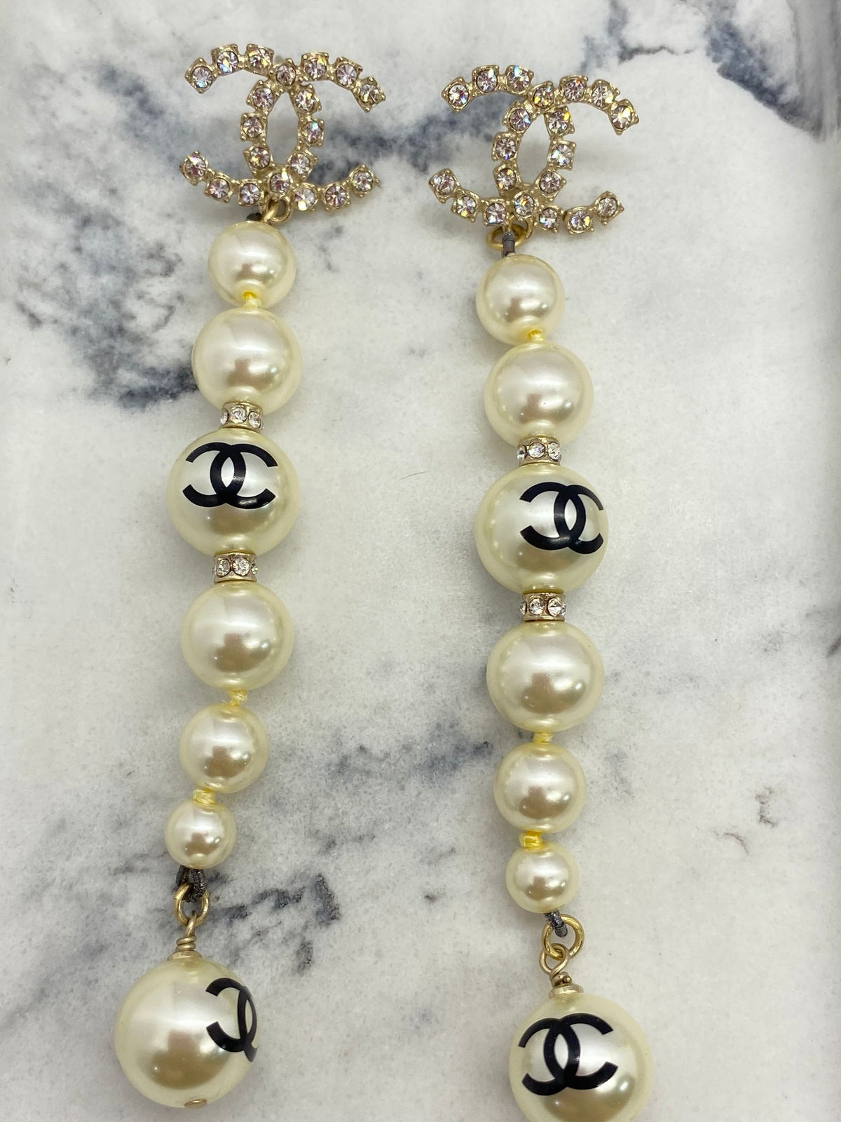 CHANEL CC Long Pearl Earrings - Pre owned