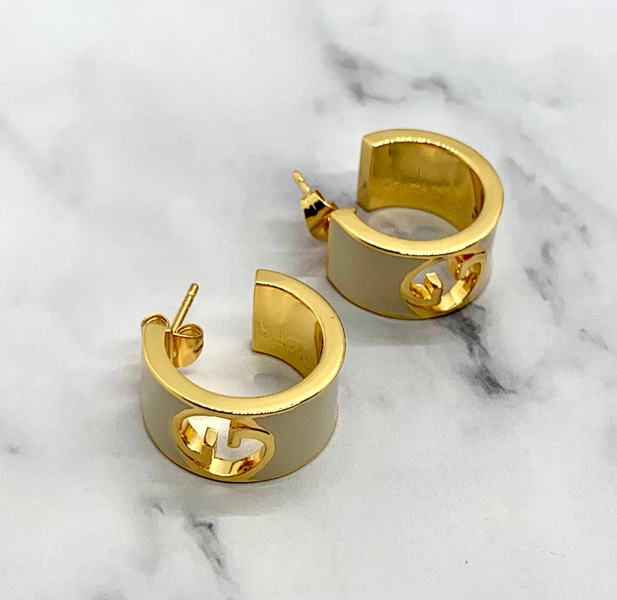 GUCCI GG White Trim Hoop Earrings - Pre owned
