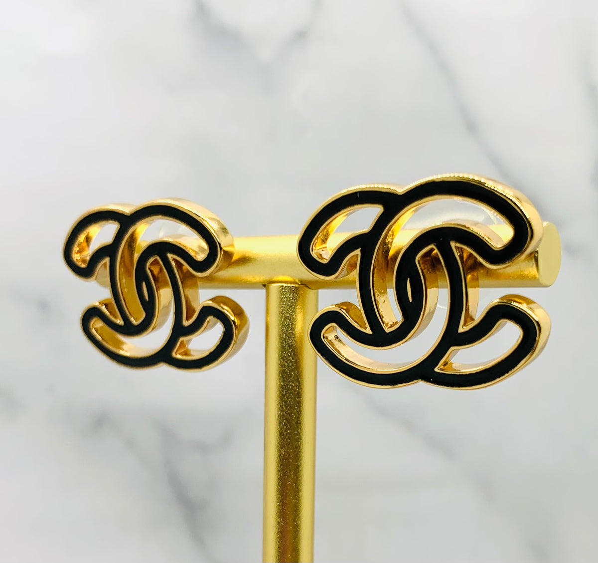 CHANEL CC Black Outline Earrings - Pre owned