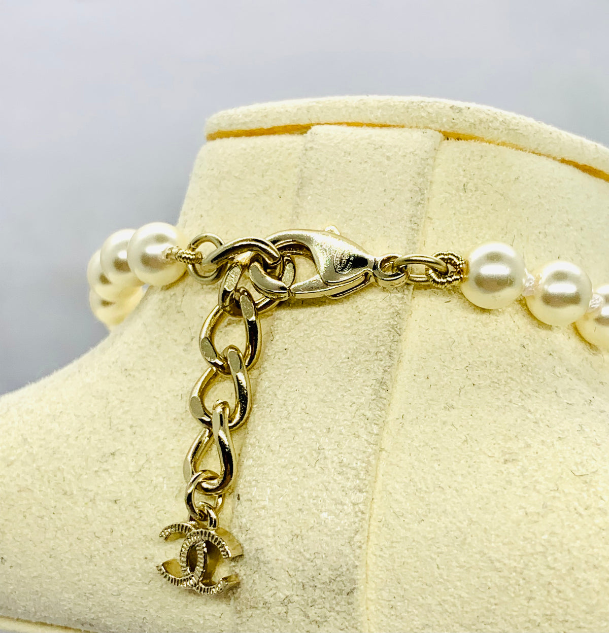 CHANEL CC Rare Hanger Pearl Necklace - Pre owned