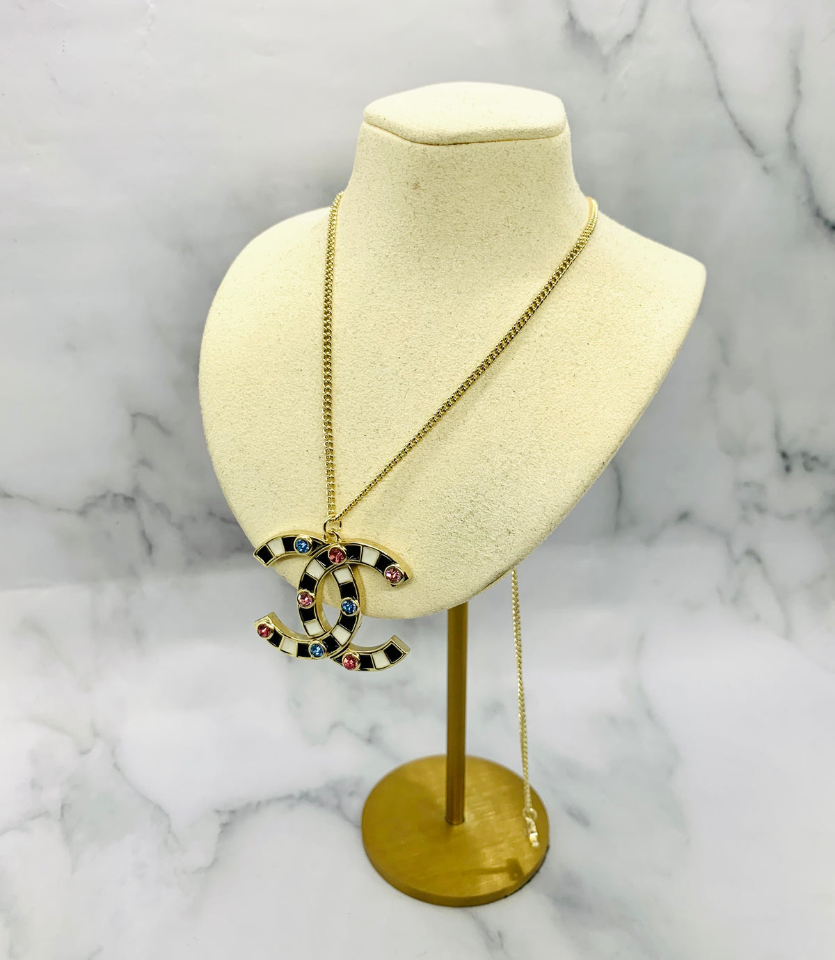 CHANEL CC Enamel Pendant Necklace - Pre owned